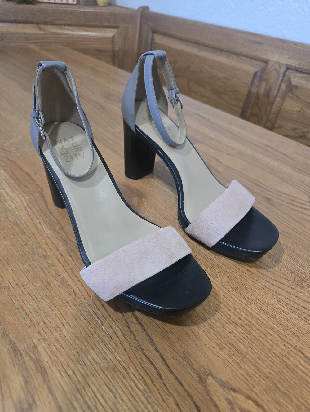 Naturalizer Two-Tone Block Heel Strap Sandal in Pink and Gray-Like New!